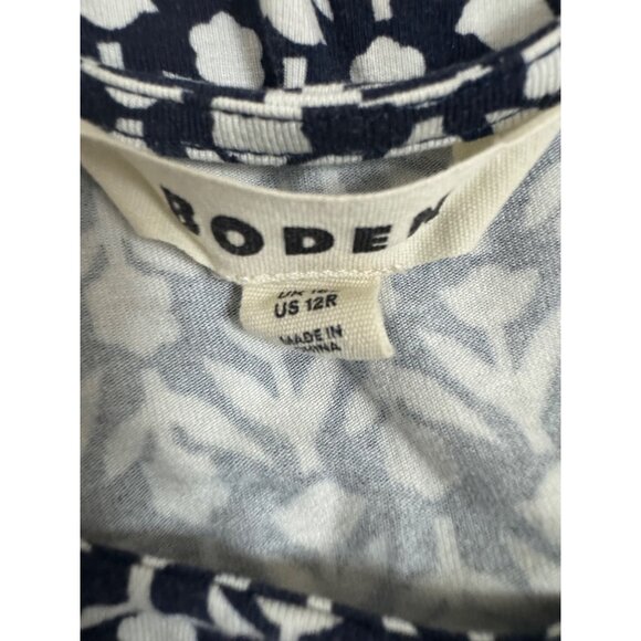 Elegant Blue and White Patterned Dress - Picture 11 of 13